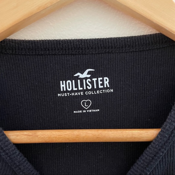 Hollister Cropped Ribbed Tie Front Black Top - Picture 3 of 4